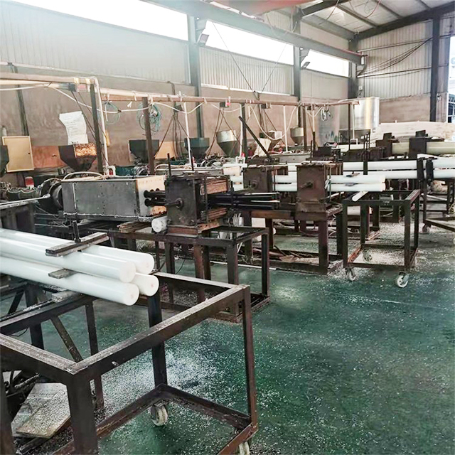 100%Virgin HDPE Bar 1-2m Length Smooth Hdpe Rod 0.96g/Cm³ Density