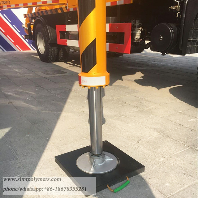 Lightweight Crane Outrigger Pad with Rope Style Handle