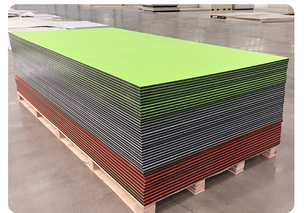 Three-color three-layer double-sided HDPE board double-sided application polyethylene board