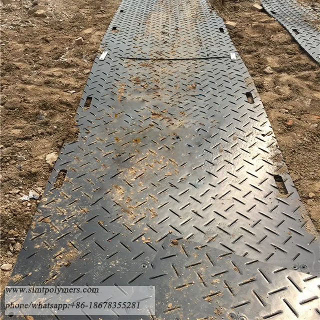 Heavy Duty Ground Protection Mats for Construction on Muddy Road Surfaces in Oil Fields