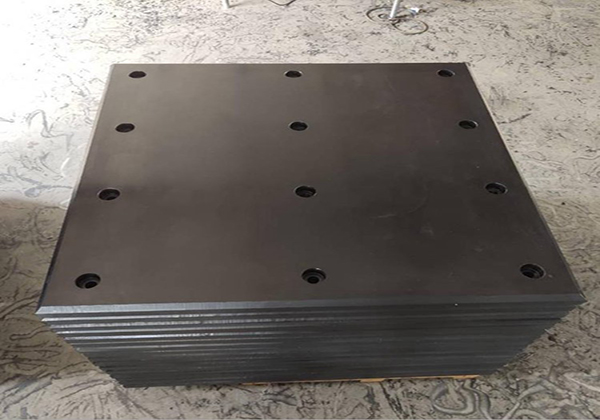 The role of polyethylene port fender veneer Pads